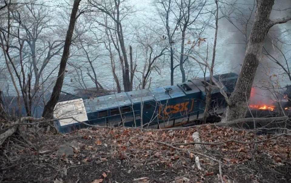 This morning, a train derailed and crashed in the Sandstone area of Summers County, WV. The train hit a boulder and crashed into the New River. 