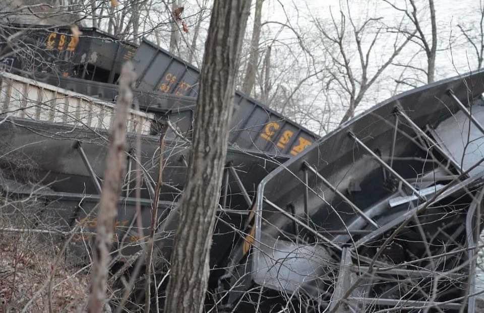 This morning, a train derailed and crashed in the Sandstone area of Summers County, WV. The train hit a boulder and crashed into the New River. 